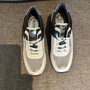 Micheal Kors Wedge Lace up Sneakers